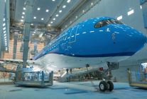 
La compagnie néerlandaise KLM a dévoilé le nom de son premier Airbus A350, baptisé   La Ronde de nuit » en hommage au chef-