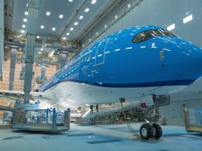 
La compagnie néerlandaise KLM a dévoilé le nom de son premier Airbus A350, baptisé   La Ronde de nuit » en hommage au chef-