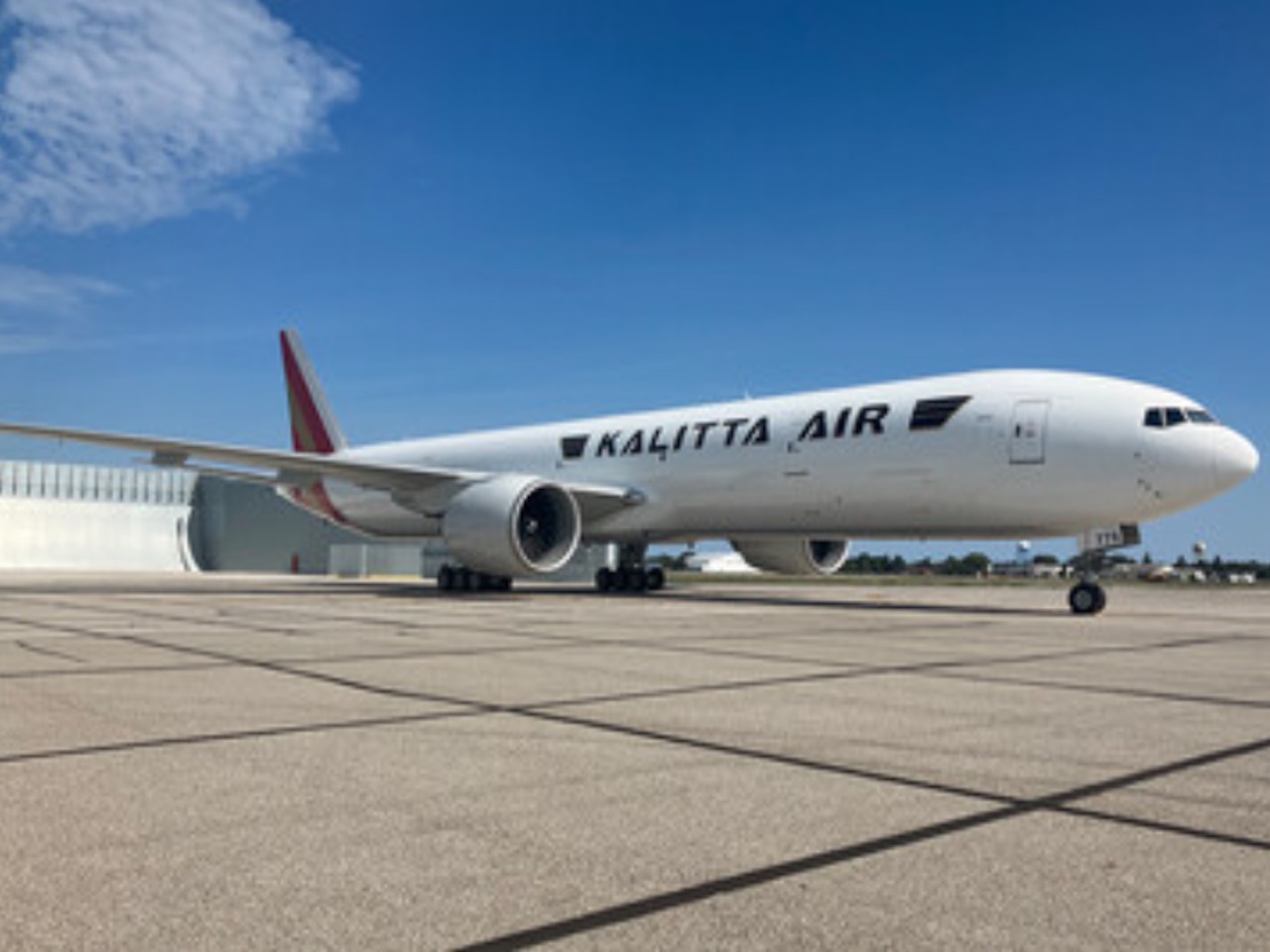 AerCap livre à Kalitta Air les deux premiers Boeing 777-300ERSF convertis Passagers-vers-Cargo 1 Air Journal