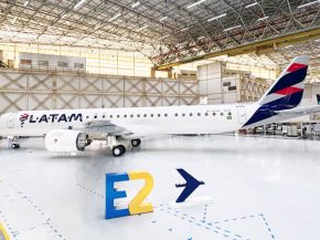 
LATAM Airlines Brasil a dévoilé à São José dos Campos le tout premier Embraer E195‑E2 aux couleurs de la compagnie, ouvran