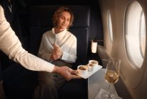
À l’occasion de son centenaire en 2026, Lufthansa engage l’une des plus importantes refontes de son service à bord avec   