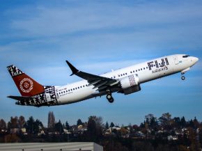 Boeing a livré le premier 737 MAX à Fiji Airways, qui prévoit d utiliser la version à plus grande autonomie de carburant pour 