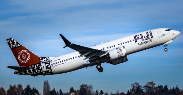 Boeing a livré le premier 737 MAX à Fiji Airways, qui prévoit d utiliser la version à plus grande autonomie de carburant pour 