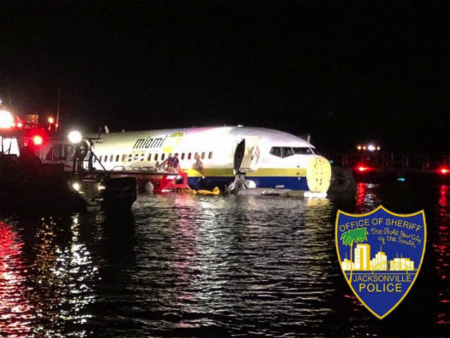 Un Boeing 737 termine son atterrissage dans la rivière en Floride 1 Air Journal