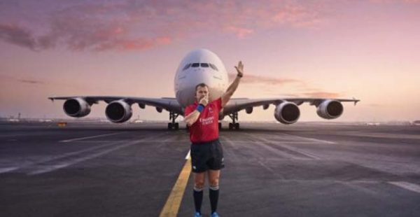 À l’occasion du lancement de la compétition de rugby, Emirates lance une campagne de vidéos mettant en scène le célèbre ar
