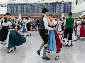 
À l’approche de la 191e Oktoberfest, l’aéroport de Munich déploie dès le début septembre une programmation bavaroise mê