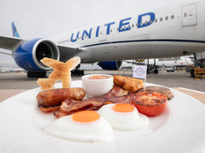 
Un premier petit-déjeuner du genre à Heathrow, nommé The Fly Up, préparé avec de l huile qui est ensuite nettoyée et recycl