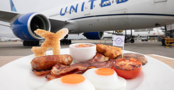 
Un premier petit-déjeuner du genre à Heathrow, nommé The Fly Up, préparé avec de l huile qui est ensuite nettoyée et recycl