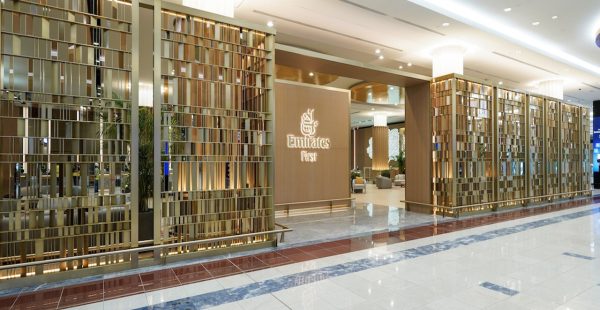 
Emirates a officiellement rouvert son salon rénové au Terminal 3 de l aéroport international de Dubaï (DXB), réservé exclus