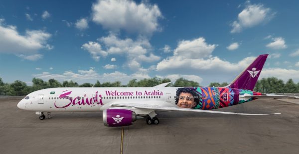 
Saudia dévoile un Boeing 787-9 Dreamliner habillé d’une nouvelle livrée promotionnelle   Saudi, Welcome to Arabia », conç
