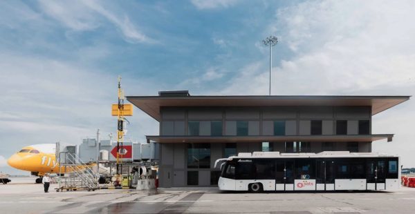 
L aéroport de Singapour Changi muscle ses opérations au sol avec une première “porte satellite”. Conçue pour les vols sta