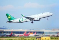 
La compagnie low-cost Spring Airlines, basée à Shanghai, fait face à une vague de critiques après la publication d’une offr