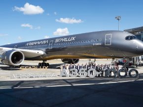 
Starlux Airlines a réceptionné le 3 juillet à Toulouse son deuxième Airbus A350‑1000, habillé d’une spectaculaire livré