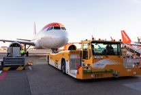 
EasyJet va déployer dès cet été des opérations de roulage  &nbsp;sans moteurs&nbsp;» à Amsterdam-Schiphol grâce au TaxiB