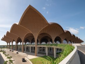 
Le Cambodge a inauguré officiellement ce lundi 20 octobre 2025 le Techo International Airport, un aéroport ultramoderne et dura