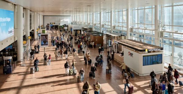 
Près de 1,8&nbsp;million de voyageurs ont transité par Brussels Airport en mars, soit une hausse de 1,9&nbsp;% sur un an, alors