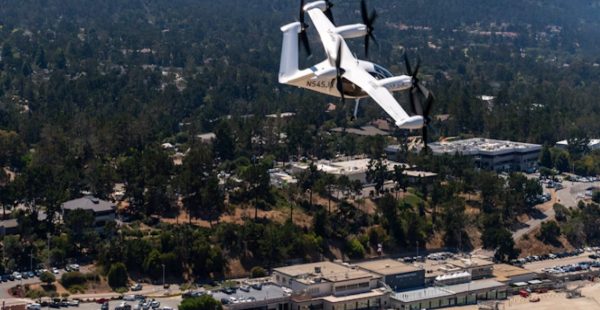 
Joby Aviation, spécialiste américain du taxi aérien 100% électrique, vient d’effectuer pour la première fois un vol public