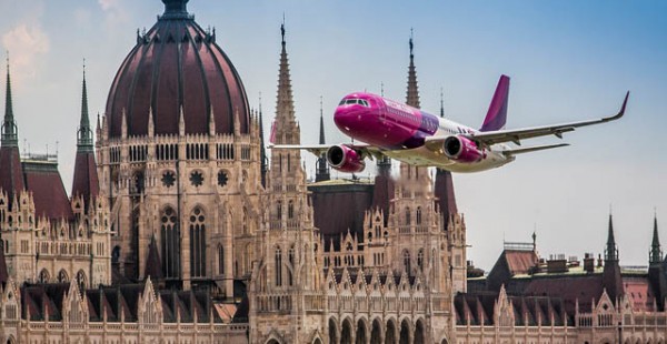 La Hongrie ayant décidé de refermer ses frontières en raison de la pandémie de Covid-19, la compagnie aérienne low cost Wizz 