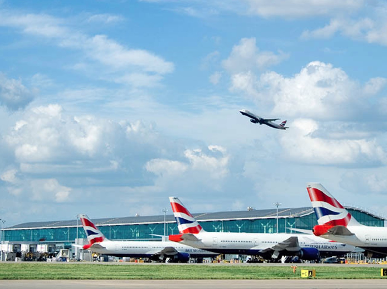 Agrandissement d’Heathrow : le gouvernement britannique choisit la troisième piste longue et le déplacement de l’autoroute M25 2 Air Journal