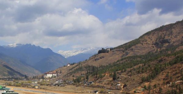 
Il est difficile d établir une liste définitive et statique des aéroports les plus dangereux au monde, car la dangerosité peu