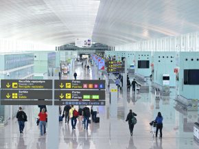 
Sur les neuf premiers mois de 2021, le gestionnaire espagnol d aéroports AENA a essuyé une perte nette de 123,7 millions d euro