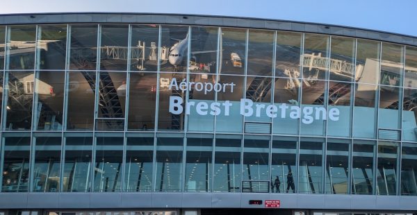 
Avec 913 000 passagers en 2025, l’aéroport Brest Bretagne voit sa fréquentation reculer légèrement, mais confirme son rôle