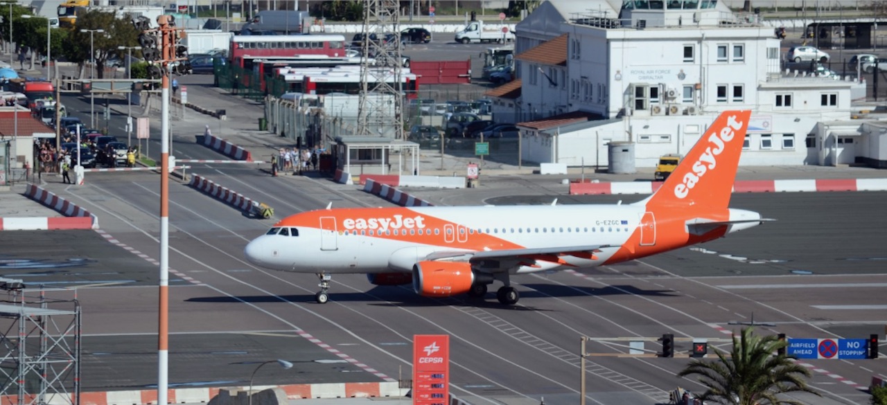 Brouillage militaire : la voiture connectée qui se prenait pour un Airbus à l’aéroport de Gibraltar 1 Air Journal