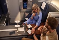 
La compagnie allemande Lufthansa poursuit le déploiement de sa nouvelle cabine long-courrier Allegris, introduite en 2024, avec 