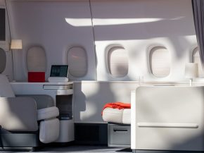 
Air France va proposer sa cabine La Première vers quatre nouvelles destinations, avec l’ajout progressif de Tel Aviv dès déc