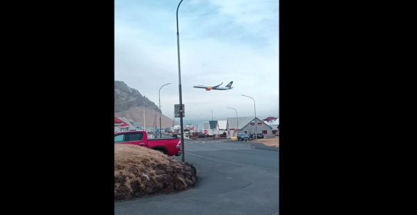 
Un commandant de bord d’Icelandair fait l’objet d’une enquête interne et a été signalé à la police après avoir effect