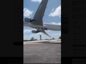 
Un Boeing 777 converti en avion cargo et destiné à Qatar Airways Cargo a effectué un passage à très basse altitude au-dessus