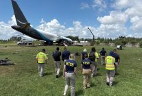 
Une semaine après la sortie de piste mortelle d’un Boeing 767 cargo de 21 Air à l’aéroport de Miami, Amazon a annoncé la 