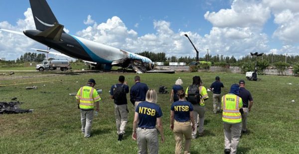 
Une semaine après la sortie de piste mortelle d’un Boeing 767 cargo de 21 Air à l’aéroport de Miami, Amazon a annoncé la 