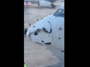 
Un Boeing 737‑800 de Garuda Indonesia a été immobilisé à Pekanbaru, situé sur l’île de Sumatra, après la découverte, 