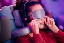 
Emirates a présenté un nouvel appuie-tête baptisé U-Dream, destiné à améliorer le repos des passagers en classe Économie 