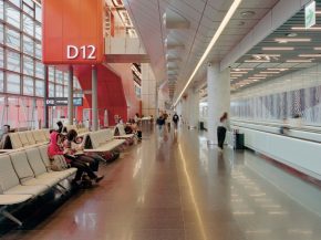 
Le cabinet d’architecture britannique&nbsp;RSHP&nbsp;(Rogers Stirk Harbour + Partners) a inauguré le&nbsp;hall nord de l’aé