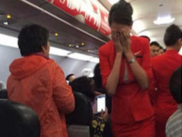 Air-journal-incident hotesses AirAsia