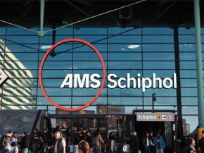 
Le 10 octobre 2025, l’aéroport d’Amsterdam-Schiphol a dévoilé une identité visuelle totalement repensée, reflet d’une 