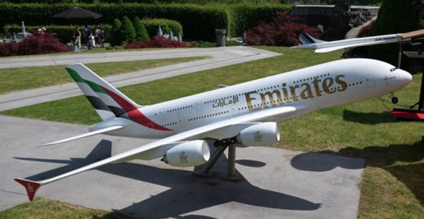 
À Bruxelles, le parc Mini-Europe accueille une reproduction spectaculaire de l’Airbus A380 aux couleurs d’Emirates. Une inst