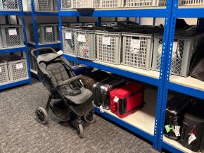 
En 2025, près de 32 000 objets ont été perdus ou abandonnés à Brussels Airport, un record qui reflète la reprise du trafi