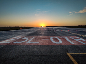 
Brussels Airport procédera cet été à d’importants travaux de rénovation de la piste 07R/25L, visant à garantir la sécuri