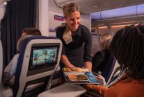 
À partir du 1er janvier 2026, Brussels Airlines proposera des repas d’inspiration africaine sur ses liaisons depuis l’Afriqu