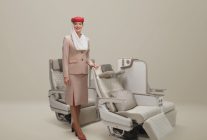 
Emirates va introduire sur ses nouveaux Airbus A350 un siège de Premium Economy doté d’une cloison de confidentialité élect