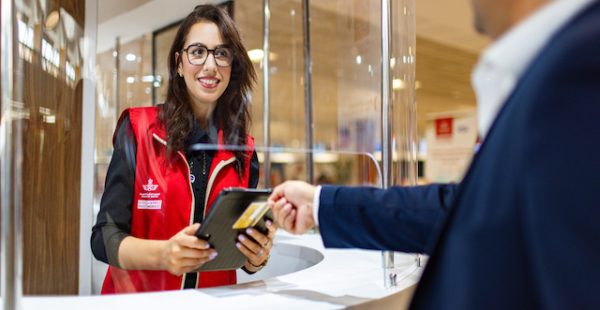 
Royal Air Maroc et le groupe Al Barid Bank, une banque postale marocaine, lancent une nouvelle solution digitale inédite au Maro