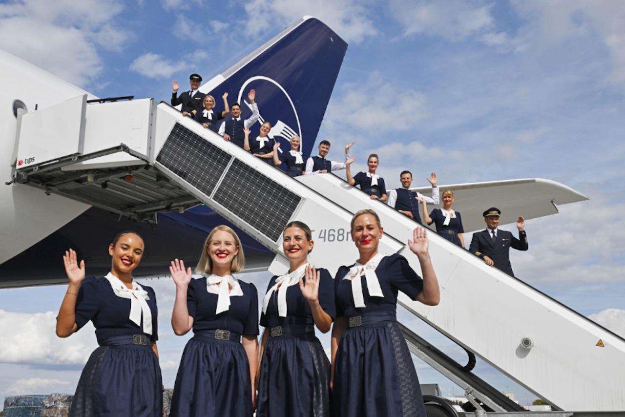 Lufthansa habille ses équipages aux couleurs de l’Oktoberfest 2026 1 Air Journal Lufthansa habille ses équipages aux couleurs de l’Oktoberfest 2026 1 Air Journal