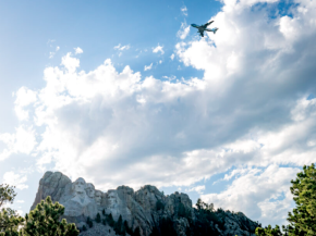 
L arrivée de Trump au pouvoir aux Etats-Unis, suivie dans la foulée de la signature de nombreux décrets présidentiels, dont r
