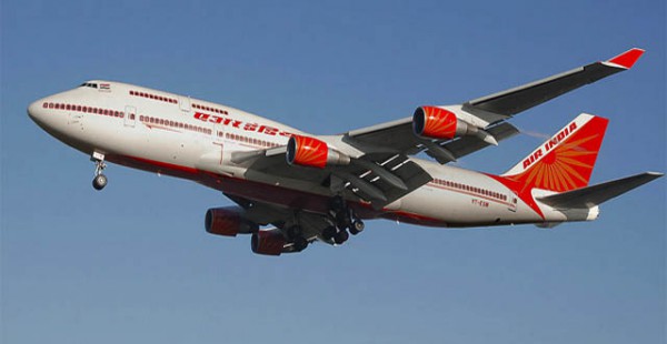 Bloqués longuement dans leur avion qui ne décolle pas, des passagers sur un vol domestique d Air India ont perdu leur calme et s