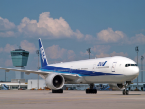 
All Nippon Airways (ANA) entame la phase finale de retrait de son dernier bi-réacteur domestique, le Boeing 777‑300, dont la c