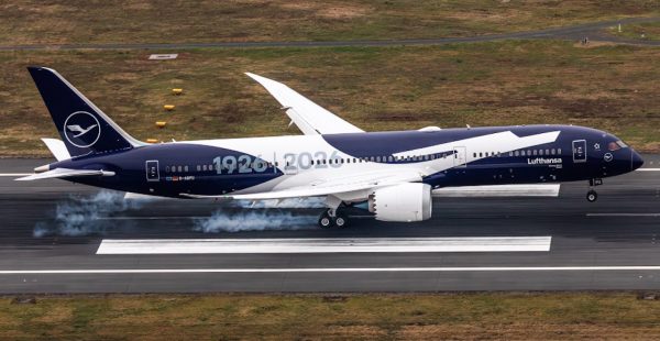 
Fondée le 6 janvier 1926, la compagnie allemande Lufthansa célèbre cette année ses 100 ans. Pour l’occasion, le groupe inau