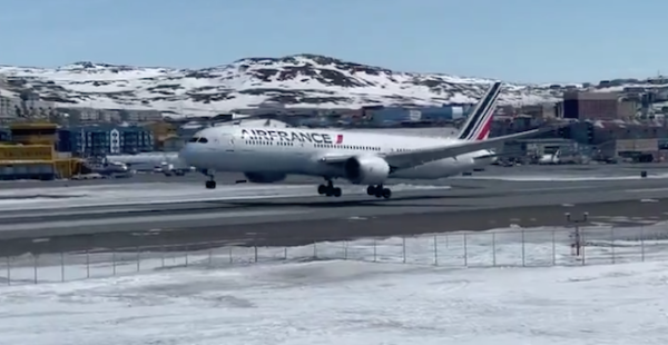 Un 787 d’Air France atterrit en urgence à Iqaluit, un 767 de FedEx atterrit sur le nez à Istanbul 1 Air Journal